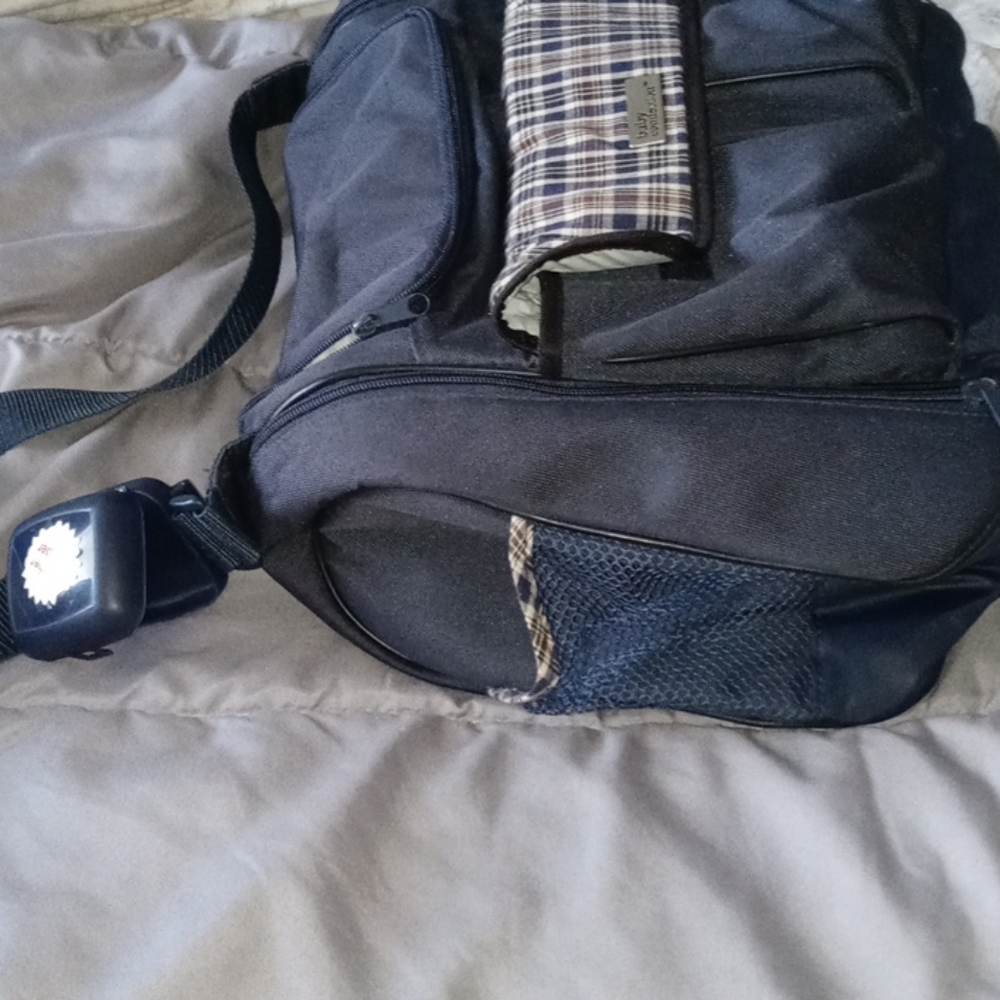 Baby Connection multi-compartmrnt diaper bag - Picture 3 of 4